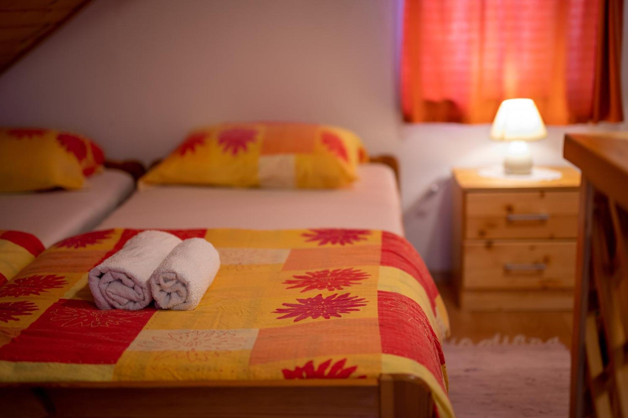 Domacija Za Robom Apartamento Cerkno Quarto foto