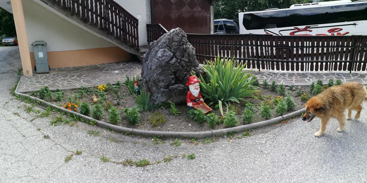 Domacija Za Robom Apartamento Cerkno Exterior foto